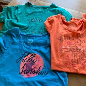 Lot of three life is good T-shirts